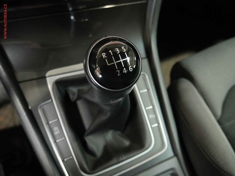 Volkswagen Golf (2017) 1.4TSi, 2.maj,ČR, Navi, LED - fotka 20 z 21