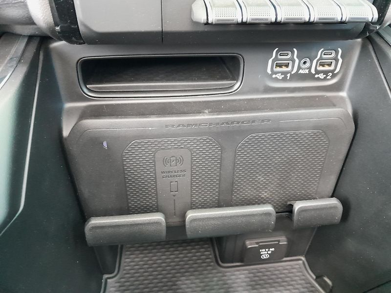 Dodge RAM (2024) 1500, 5.7 V8  Laramie - fotka 25 z 43