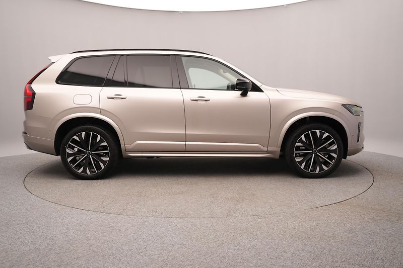 Volvo XC90 (2026) T8 AWD Plug-in DARK ULTRA 7 - fotka 13 z 29