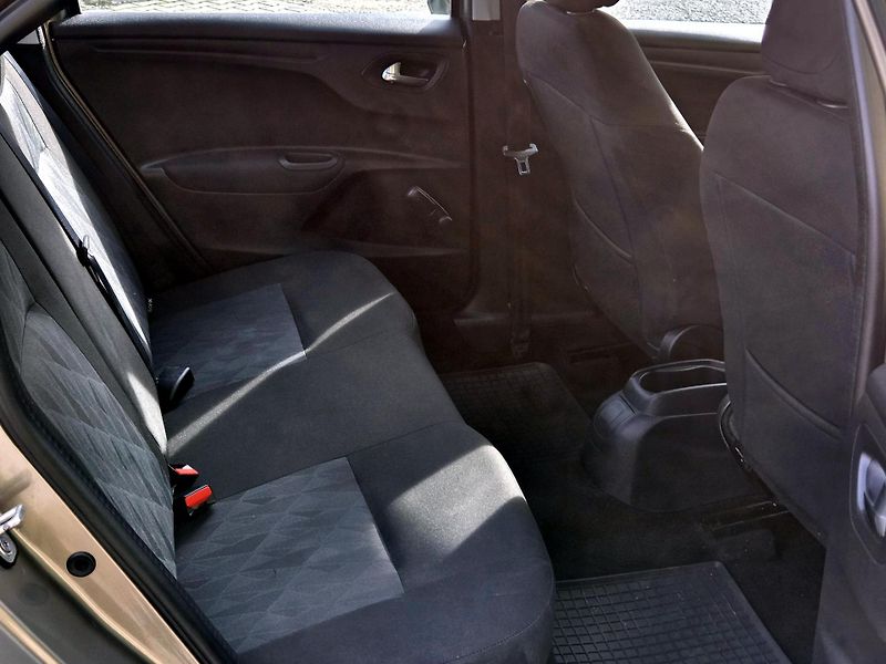 Citroën C-Elysée původ ČR, 1.maj SERV.KNIHA     - fotka 19 z 37