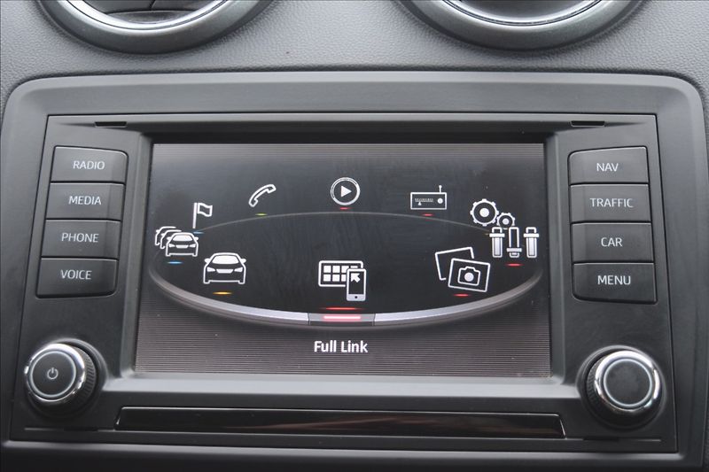 Seat Ibiza 1,2 i 66KW FR-LINE NÍZKÉ KM - fotka 31 z 39