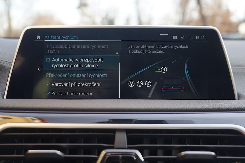 BMW Řada 7 745e H&K Panorama ZÁRUKA - fotka 36 z 42