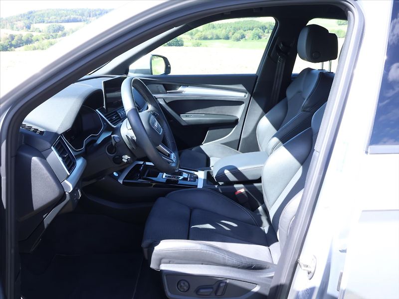 Audi Q5 3,0 50TDI 210kW S-line quattro - fotka 11 z 33