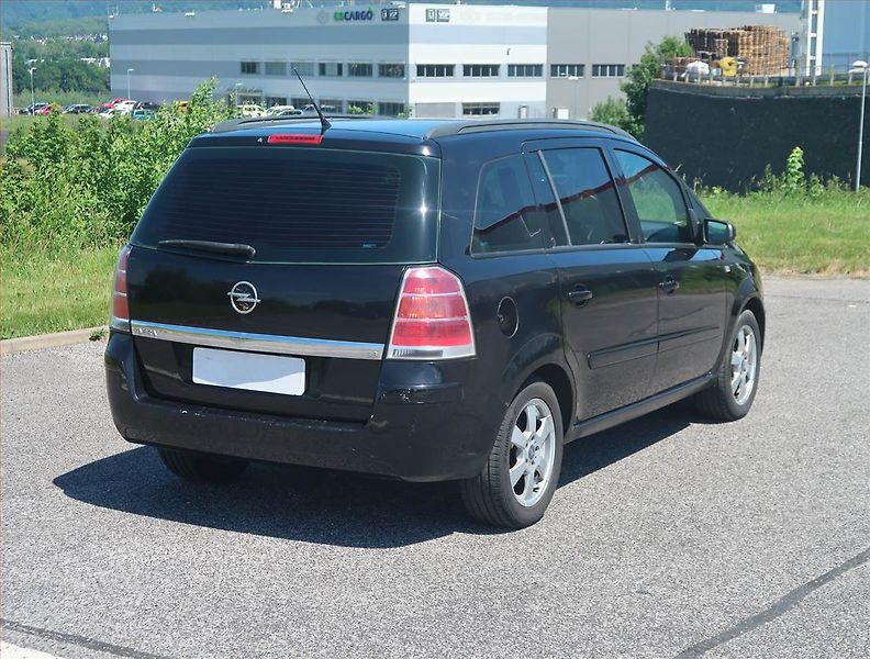 Opel Zafira (2006) 1.8, 7 míst, po STK - fotka 5 z 13