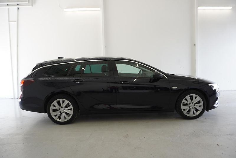 Opel Insignia 2,0T 154kW SPORTS TOURER 4X4 - fotka 4 z 32