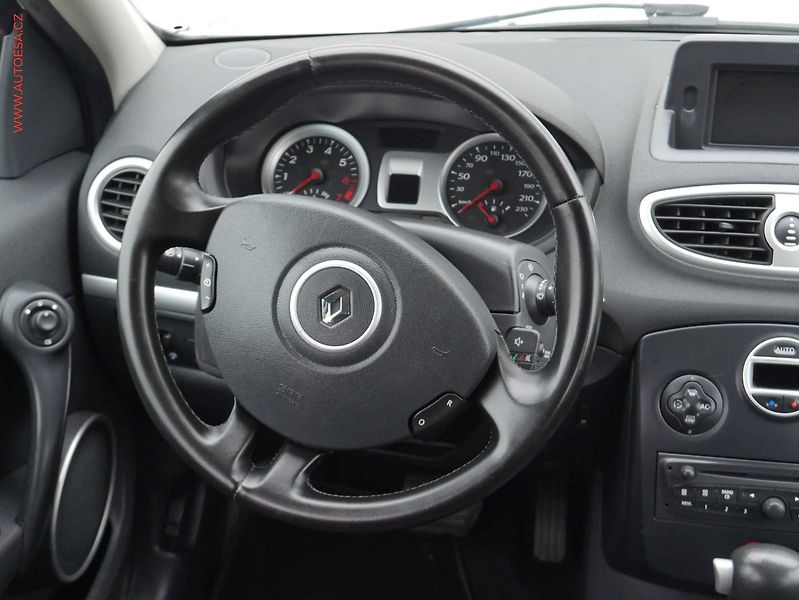 Renault Clio (2009) 1.6i, AT, navi, AC - fotka 13 z 14