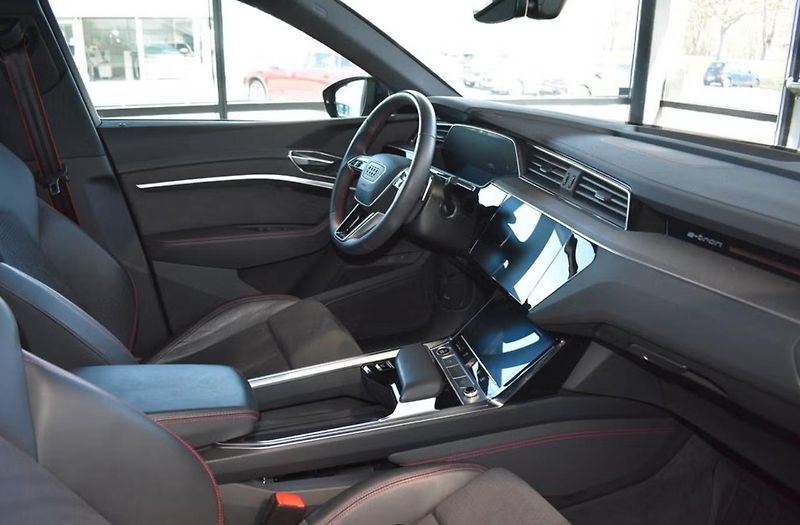 Audi Q8 e-tron 55 Q S-Line Kamera Matrix Taž. - fotka 4 z 6