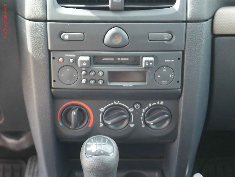 Renault Clio (2005) 1.2i, ČR - fotka 11 z 15