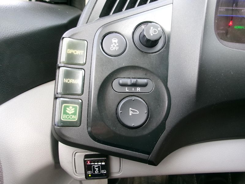 Honda CR-Z (2011) 1,5i VTEC HYBRID AC ALU - fotka 23 z 25
