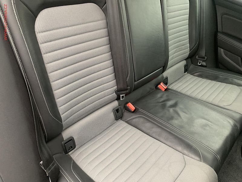 Volkswagen Passat (2015) 2.0 TDi, R-Line, DSG, LED - fotka 11 z 22