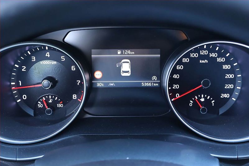 Kia Ceed (2024) Silver 1.5 T-GDI, Serv.kniha - fotka 10 z 19