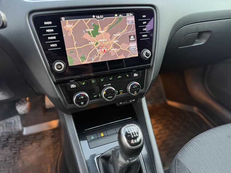 Škoda Octavia 2.0 Tdi, 110kw, 4x4, manual,ČR - fotka 15 z 15