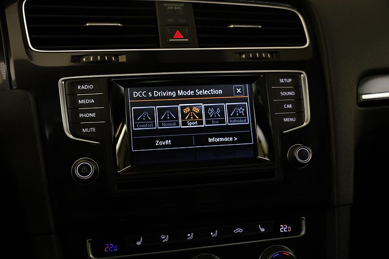 Volkswagen Golf - fotka 18 z 24