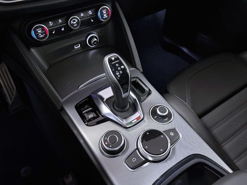 Alfa Romeo Stelvio (2026) 2.0T 280k AT8 ZF Q4 4x4 Veloce - fotka 16 z 22