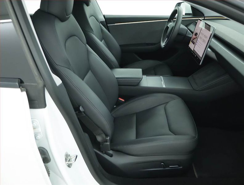Tesla Model 3 (2023) Standard Range LFP, SoH 96% - fotka 9 z 23