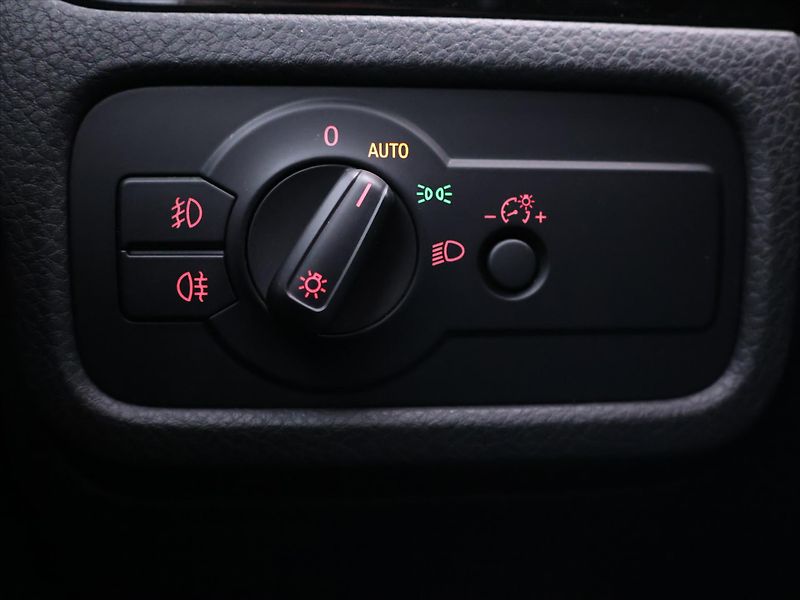 Volkswagen Touareg 3,0 TDI 150kW V6 CZ - fotka 19 z 39