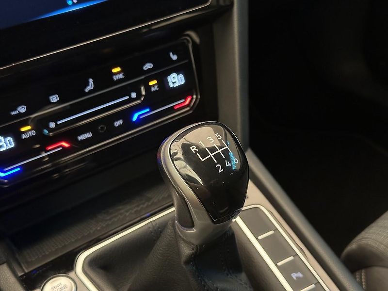 Volkswagen Passat (2021) 2.0 TDi Style Business 110 kW - fotka 18 z 26