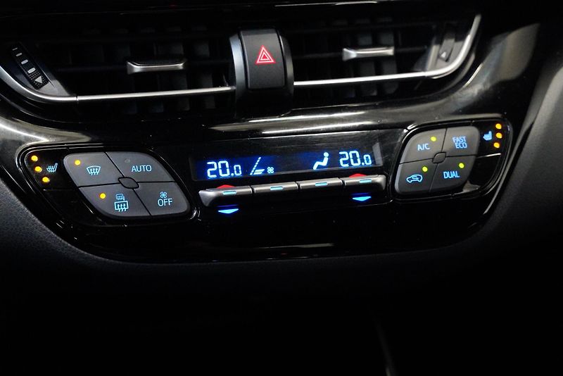 Toyota C-HR - fotka 23 z 30