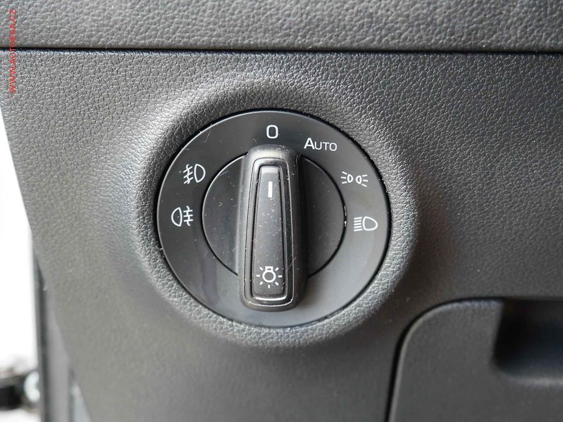 Škoda Karoq (2018) 1.6 TDi, ČR, LED, AC, TZ - fotka 19 z 19