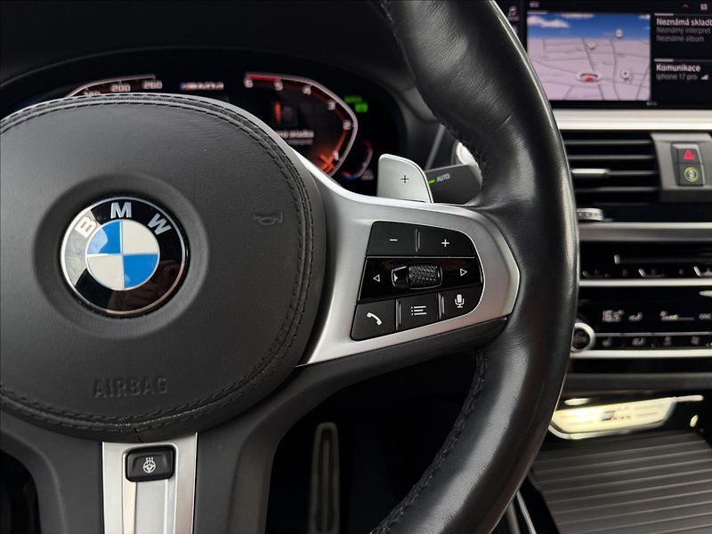 BMW X4 M40d xDrive - fotka 14 z 33