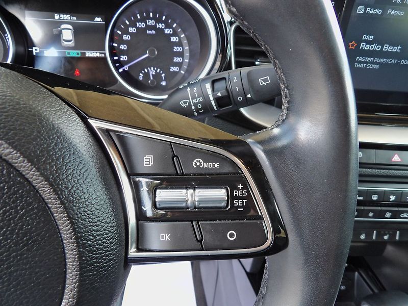 Kia Ceed 1.6GDI PHEV Comfort Tažné - fotka 16 z 36