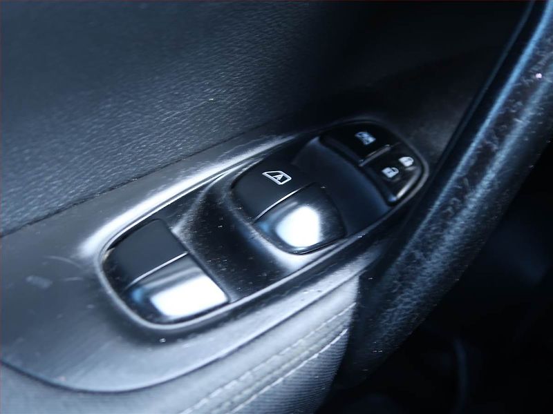 Nissan Qashqai (2014) 1.5 dCi, Serv.kniha, Tempomat - fotka 14 z 15