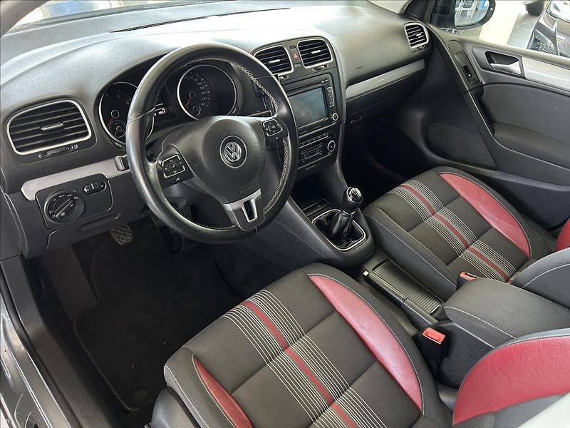 Volkswagen Golf 1,2   TSI,SERVISKA,MATCH - fotka 7 z 25