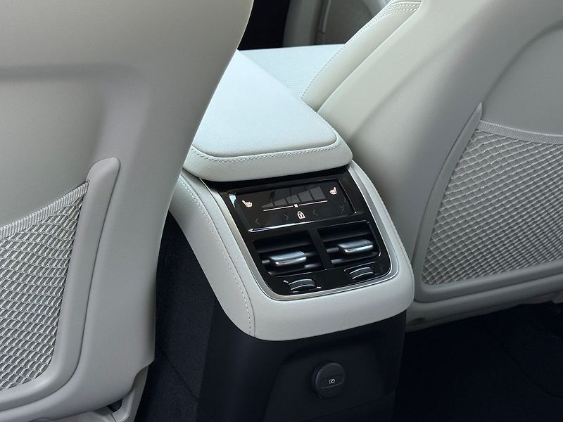 Volvo XC90 (2026) AKCE 4+4 PLUS T8, B&W, masáže, - fotka 11 z 23