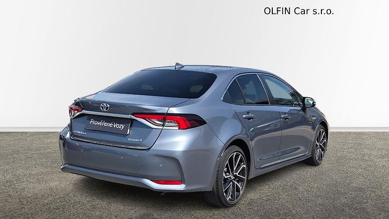 Toyota Corolla Executive 1.8 Hybrid - fotka 2 z 25