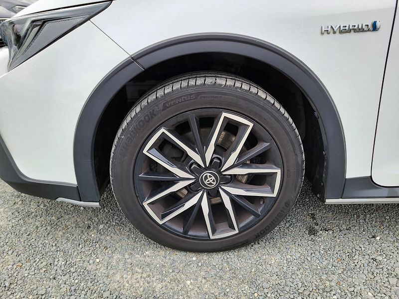 Toyota Corolla 2.0 Hybrid e-CVT 112kW Trek - fotka 34 z 46