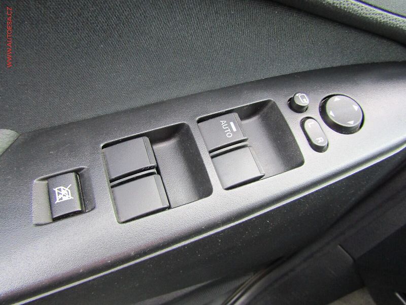 Mazda 3 (2011) 1.6 i, ČR, AAC, temp - fotka 13 z 15