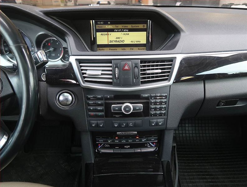 Mercedes-Benz Třídy E (2012) E 350 CDI 4MATIC, 4X4 - fotka 12 z 23
