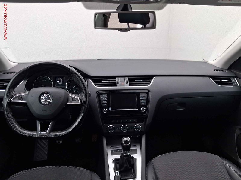 Škoda Octavia (2015) 1.6 TDi, Style, park. čidla - fotka 8 z 17