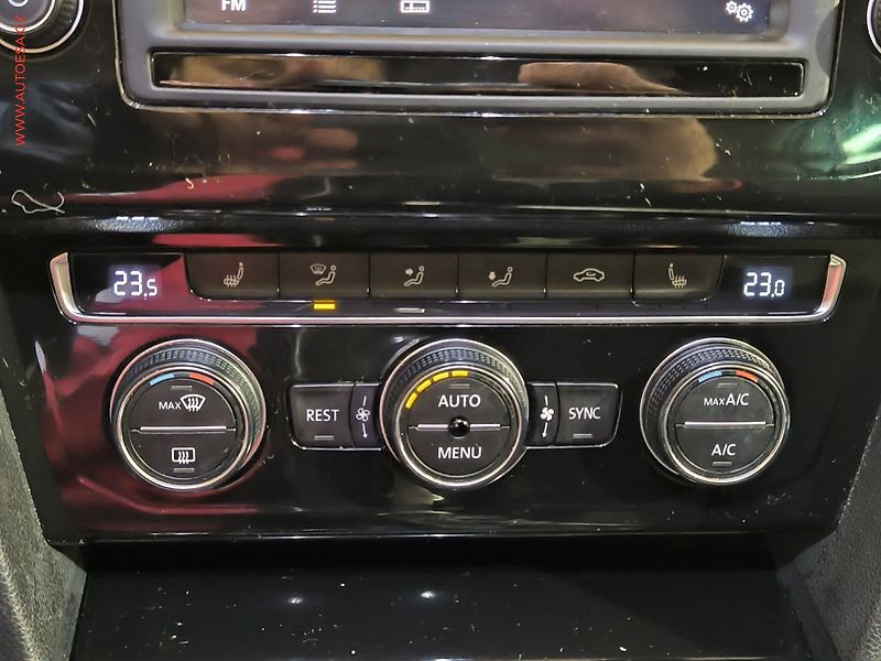 Volkswagen Passat (2015) 2.0 TDi, ČR, Highline, DSG - fotka 15 z 17