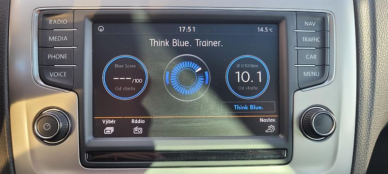 Volkswagen Polo (2016) 1,2TSi 81kW R-Line Highline - fotka 28 z 51