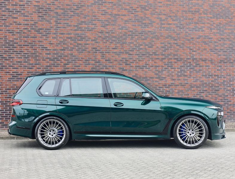 BMW X7 (2023) ALPINA XB7 4.4 V8 Skylounge - fotka 11 z 52