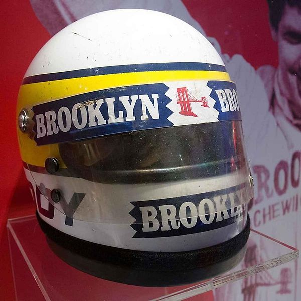 Jody Scheckter za volantem revoluční šestikolky Tyrrell P34.