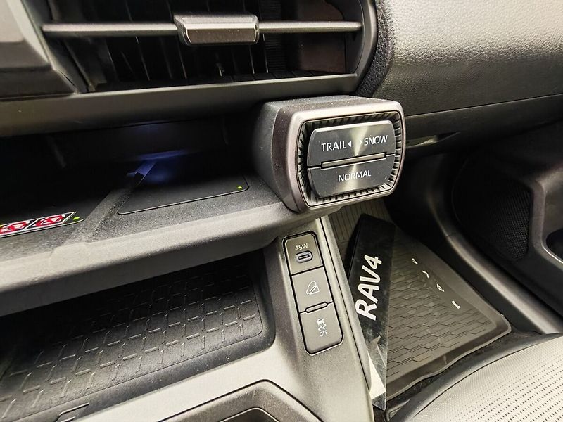 Toyota RAV4 2.5 Hybrid e-CVT 4x4 Executive - fotka 39 z 43