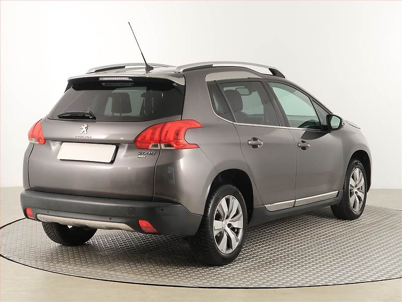 Peugeot 2008 (2015) 1.2 PureTech, Navi, Tempomat - fotka 5 z 17