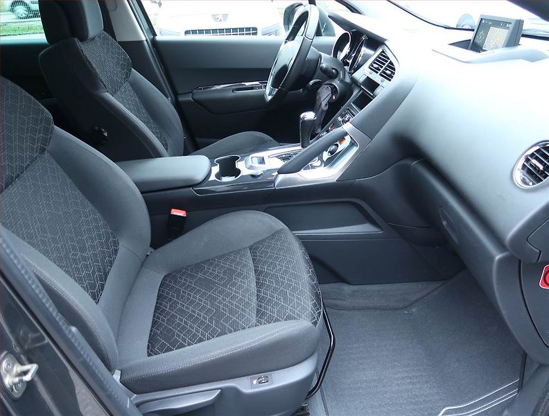 Peugeot 3008 (2016) 1.6 BlueHDi, Automat - fotka 9 z 21