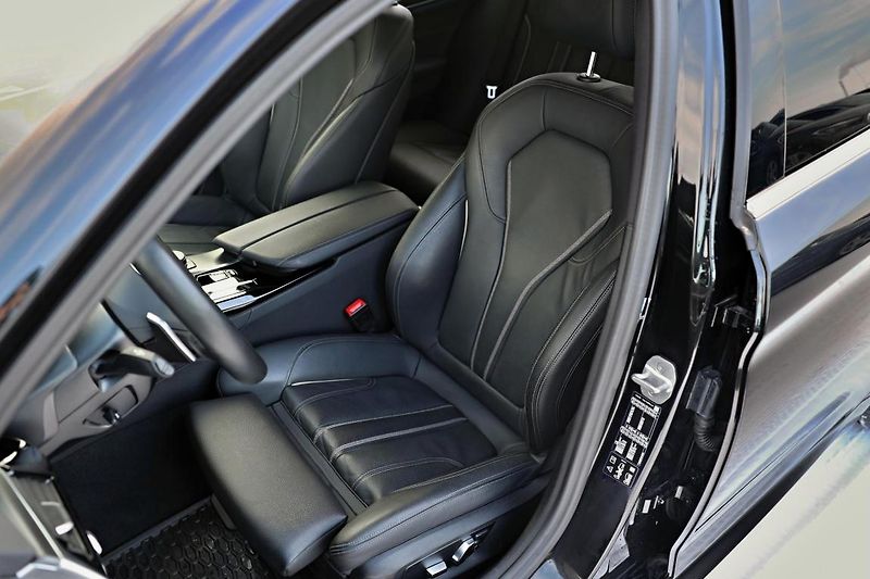 BMW Řada 5 540d xDrive - fotka 10 z 16