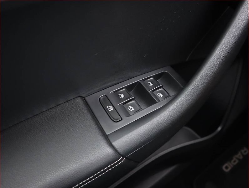 Škoda Rapid (2018) 1.2 TSI, Navi, Bi-Xenony - fotka 18 z 20