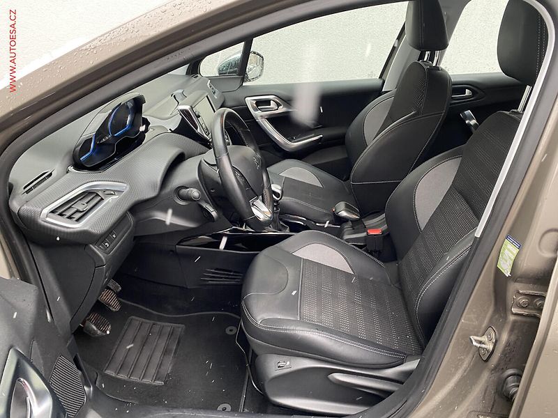 Peugeot 2008 (2016) 1.6 HDi, Allure, navi - fotka 9 z 20