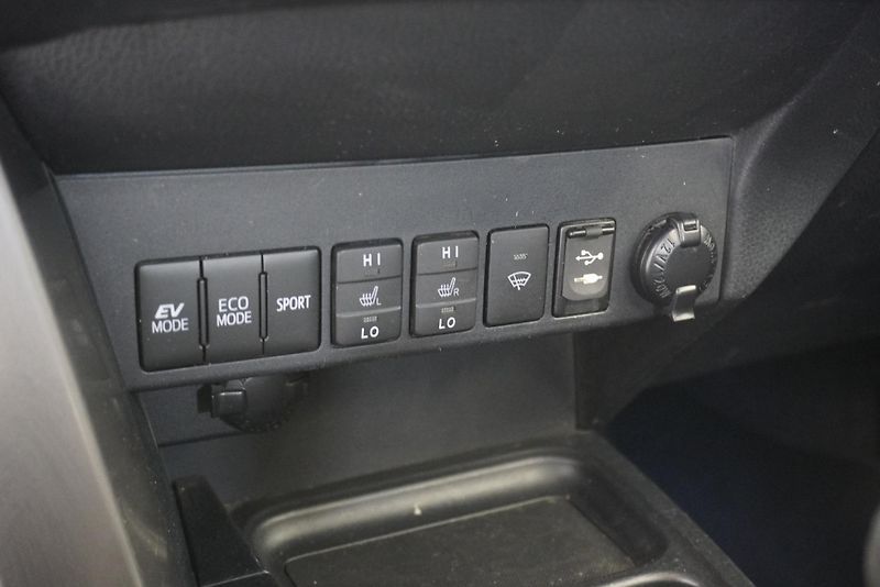 Toyota RAV4 2,5 HYBRID 4X2 AUT. - fotka 22 z 30