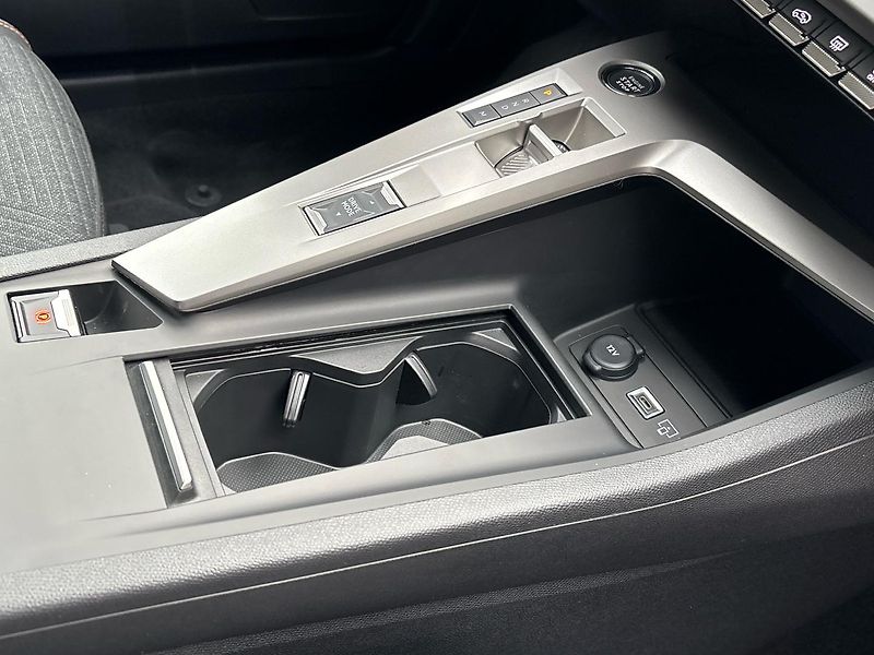 Peugeot 308 (2025) SW STYLE Hybrid e-DCS6 - fotka 20 z 43