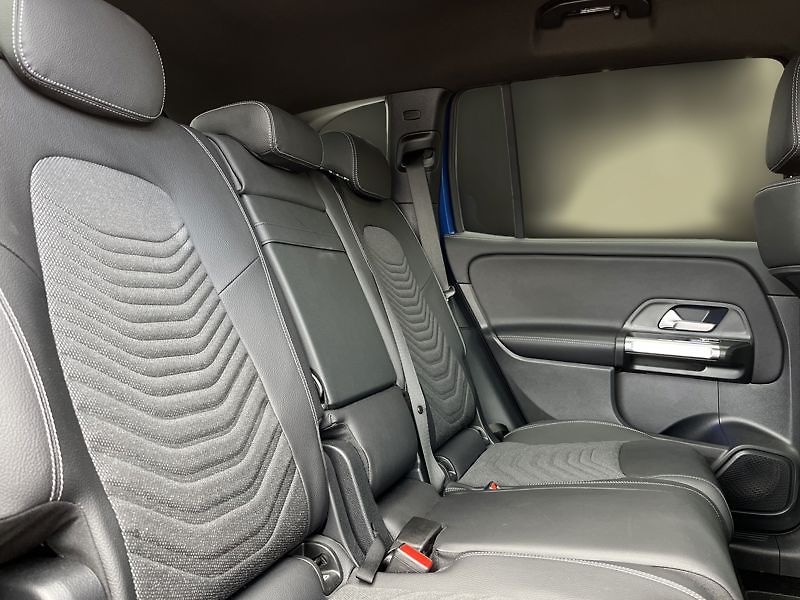 Mercedes-Benz GLB 200 d 4MATIC Progressive Editi - fotka 20 z 21
