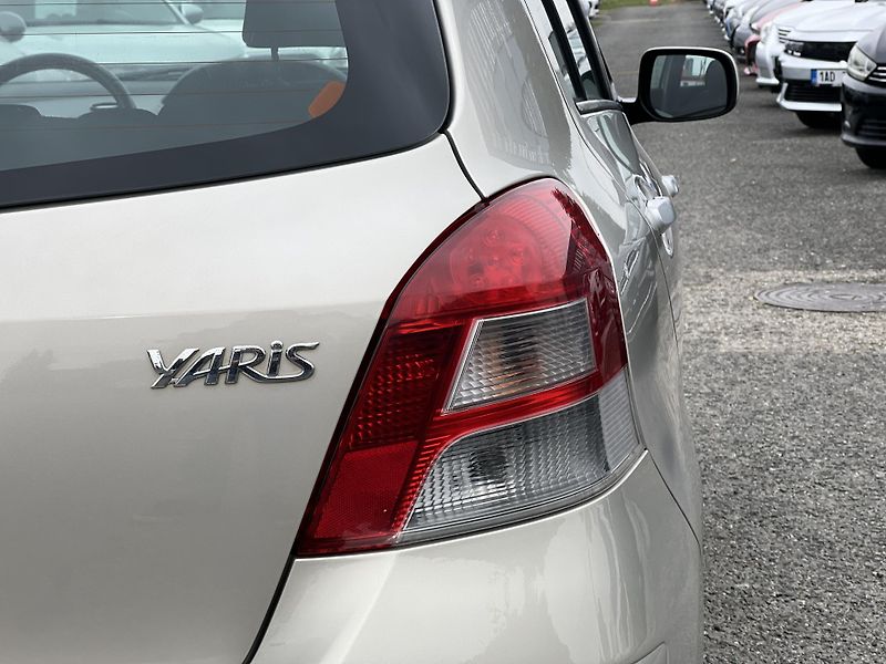 Toyota Yaris 1.3VVT-i 74kw KLIMA PŮVOD ČR  - fotka 37 z 38