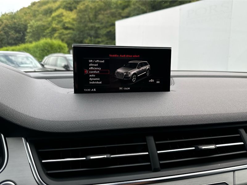 Audi Q7 3.0 TDI Quattro S-Line 7míst - fotka 25 z 27