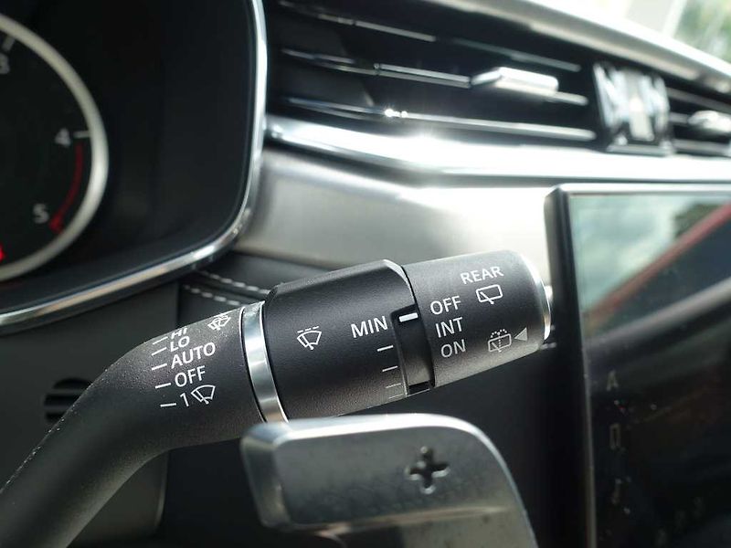 Jaguar F-Pace 2,0 R-Dynamic SE D200 4x4 - fotka 24 z 43