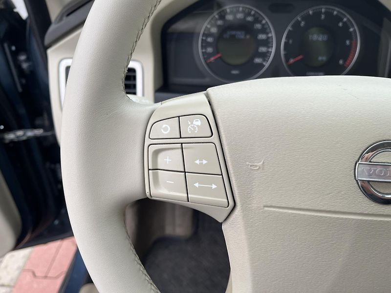 Volvo V70 2.4 D5 136 kW Automat - fotka 21 z 30
